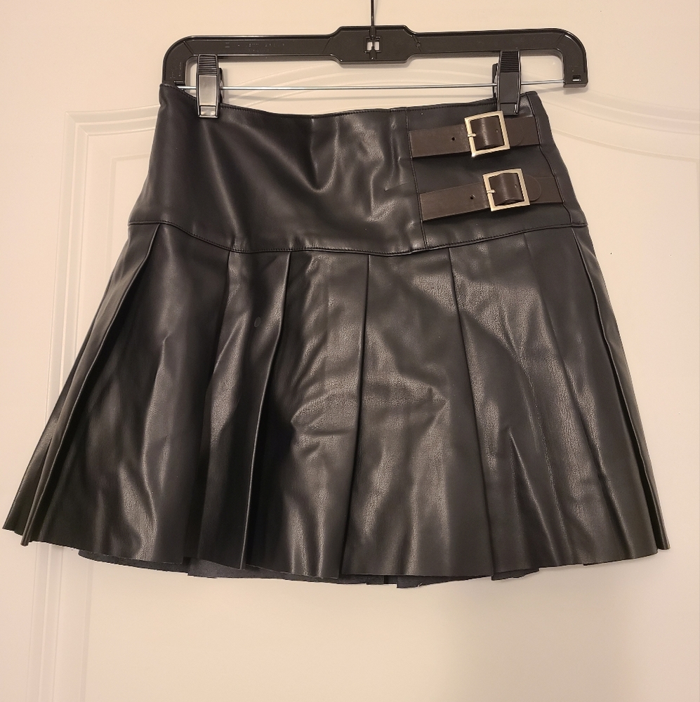 Vegan Leather Tennis Skirt Black with Buckle Detail Womens Size 4 WeWoreWhat